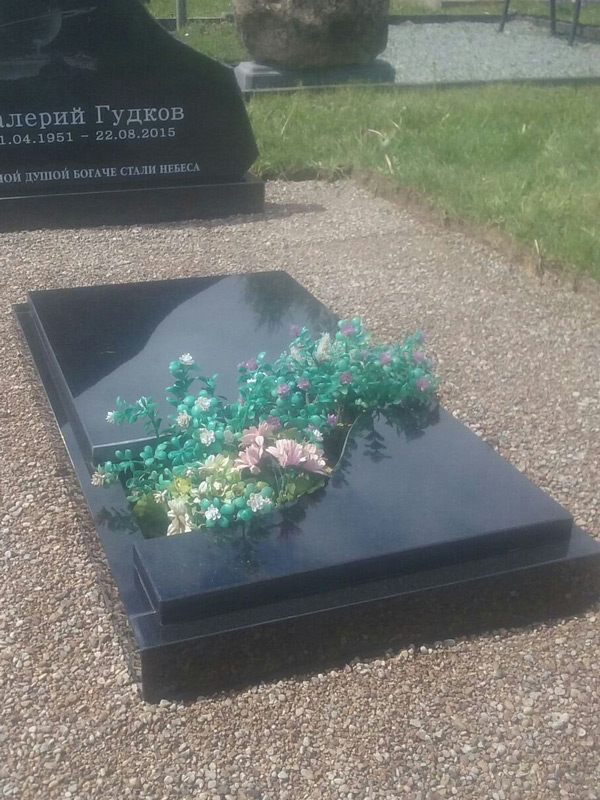 GINTS NEŠKO PIEMINEKĻU DARBNĪCA - Granīta kapu apmales